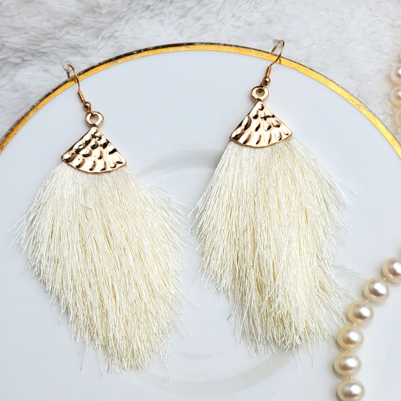 💫5/$25 Feather Boho Stunning Earrings - Picture 5 of 5